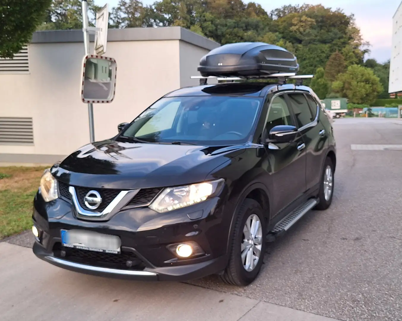 Nissan X-Trail 1,6dCi Acenta Schwarz - 1