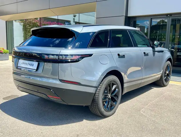 Land Rover Range Rover view 2