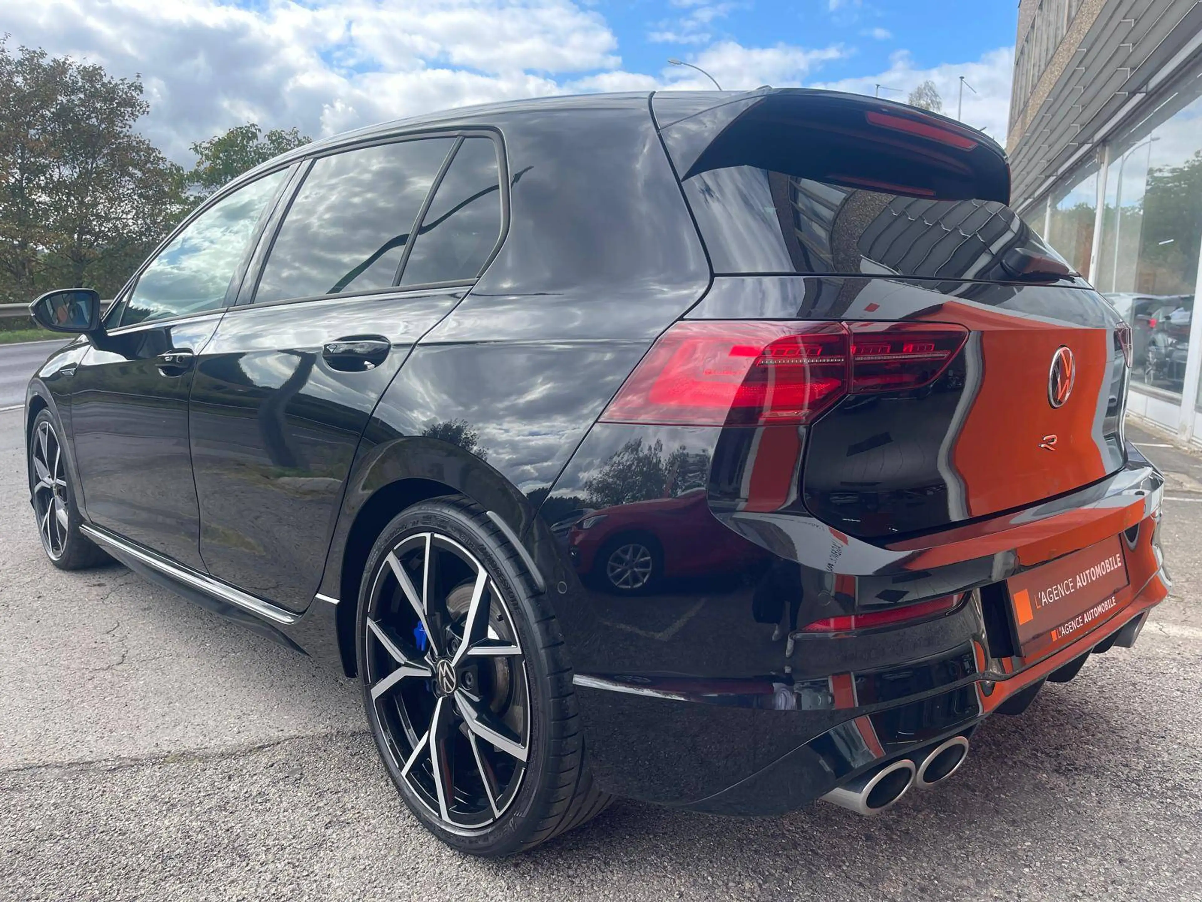 Volkswagen Golf R — photo 7