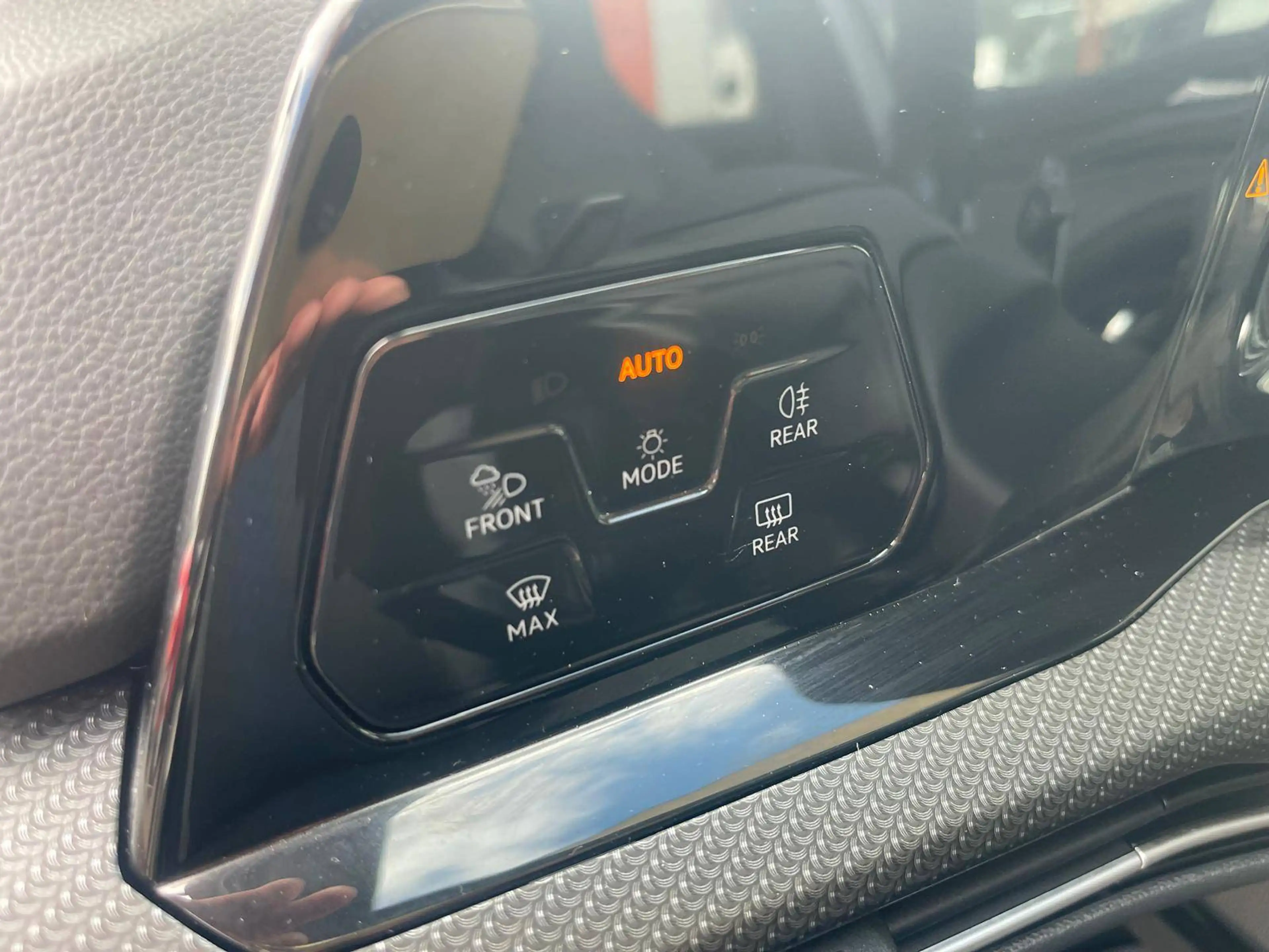 Volkswagen Golf R — photo 9