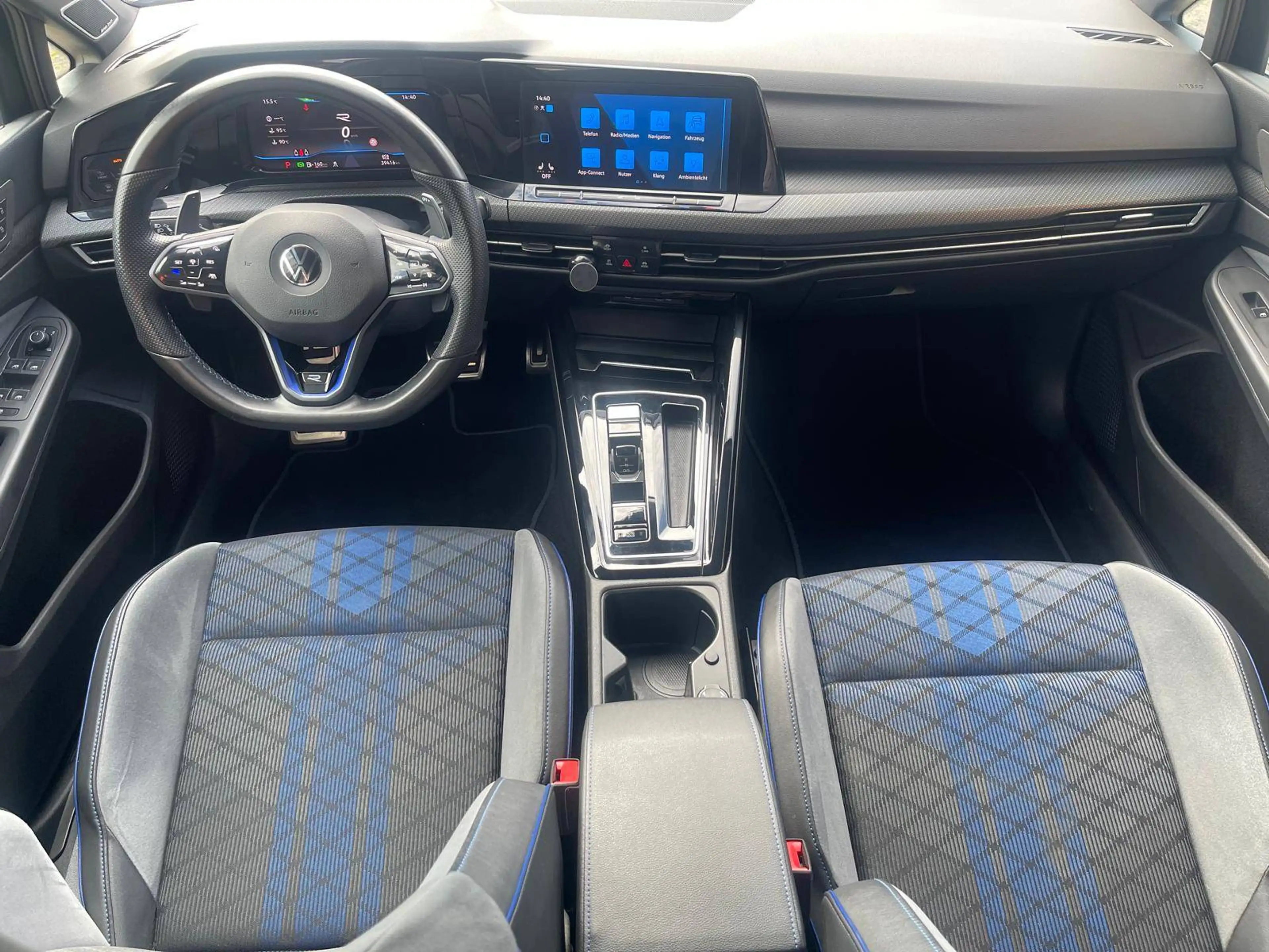 Volkswagen Golf R — photo 15