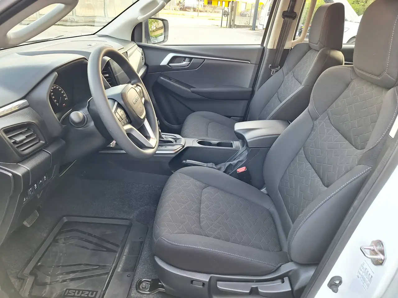 Isuzu D-Max 2025 — фото 11
