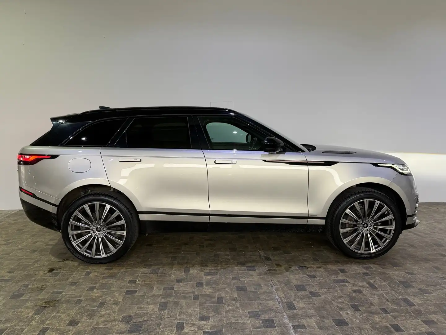 Land Rover Range Rover Velar 3,0i R-Dynamic AWD, Pano, LED, HUD, AHK, 22" Beige - 1