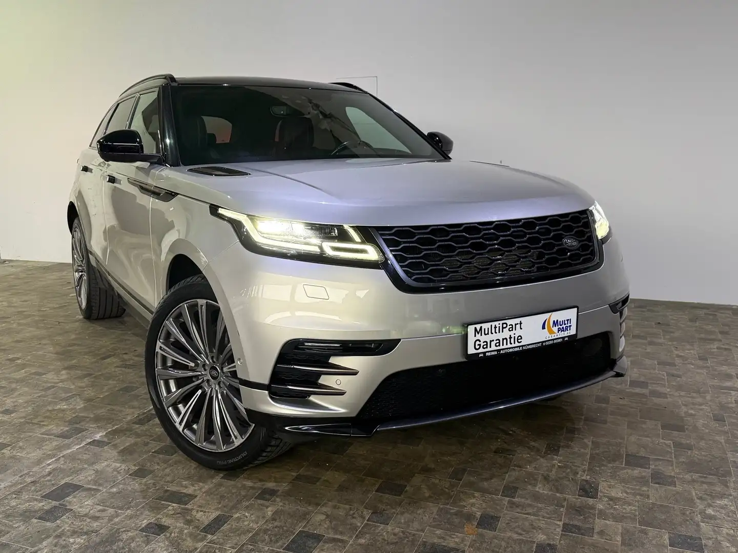 Land Rover Range Rover Velar 3,0i R-Dynamic AWD, Pano, LED, HUD, AHK, 22" Beige - 2