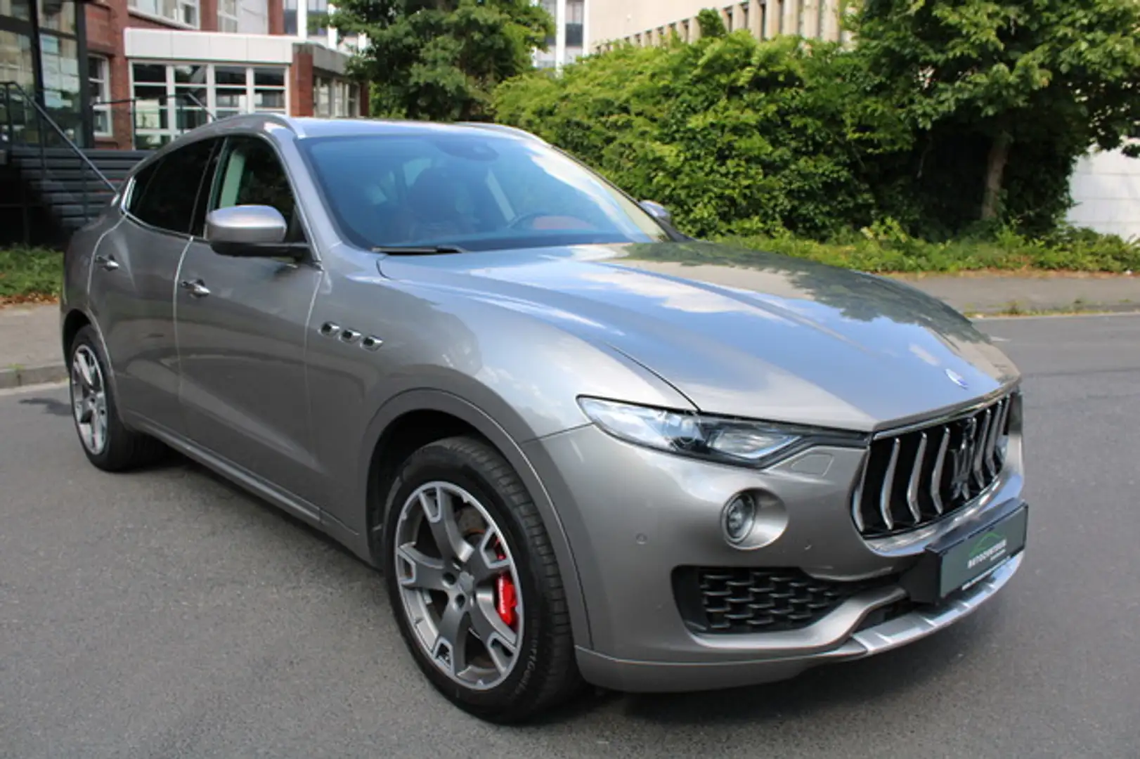 Maserati Levante S Q4 Pano/360Grad/B&W/Memory/Scheckheft Grau - 2