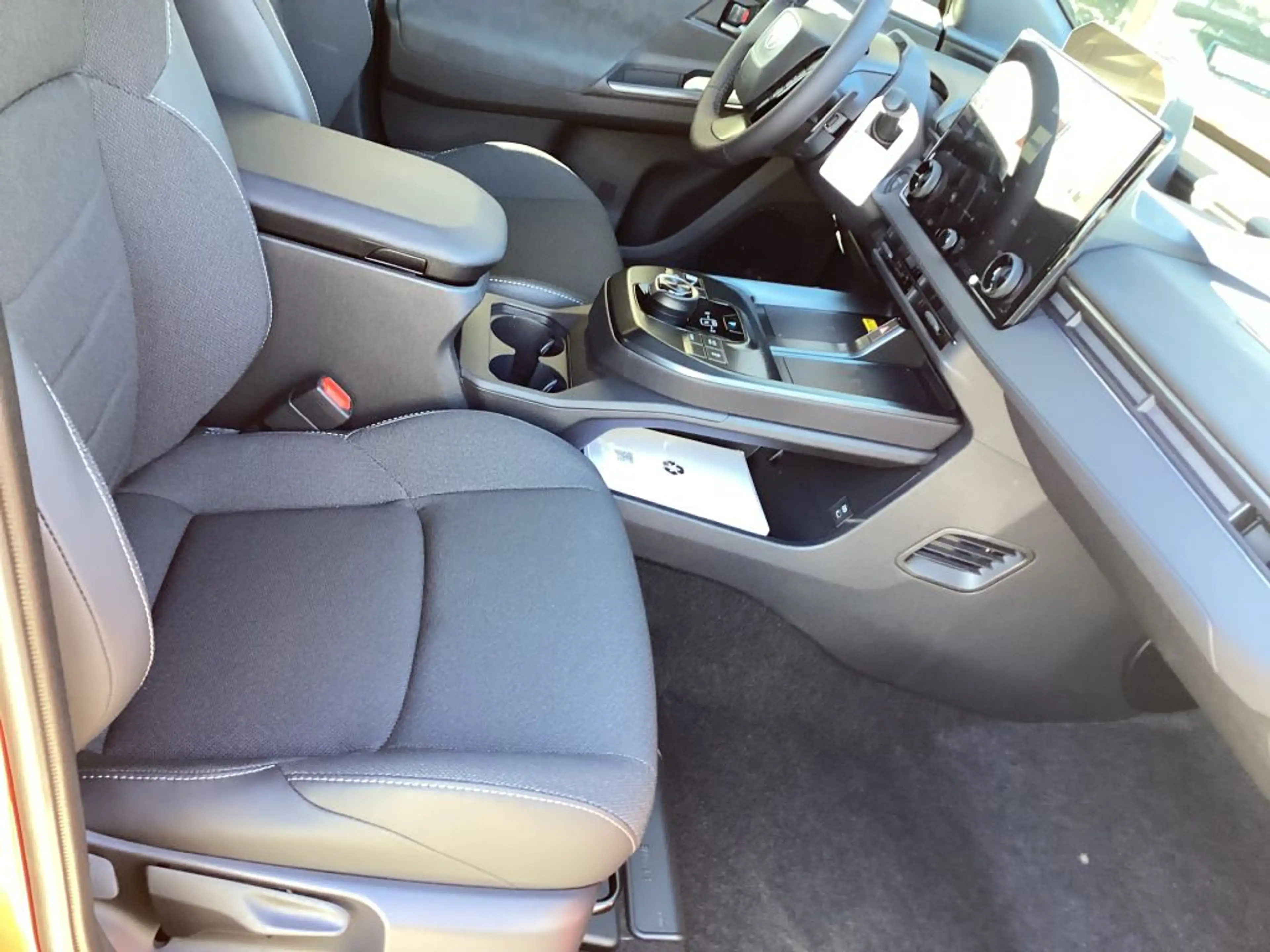 Toyota C-HR C-HR+ 77kWh Teamplayer (NG26) — photo 11
