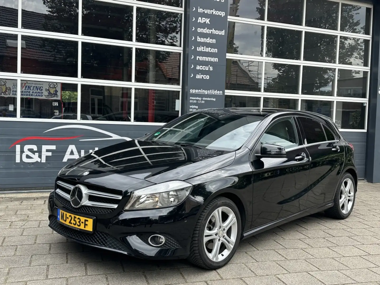 Mercedes-Benz A 180 Prestige Panoramdak Ecc Pdc Navi Zwart - 1