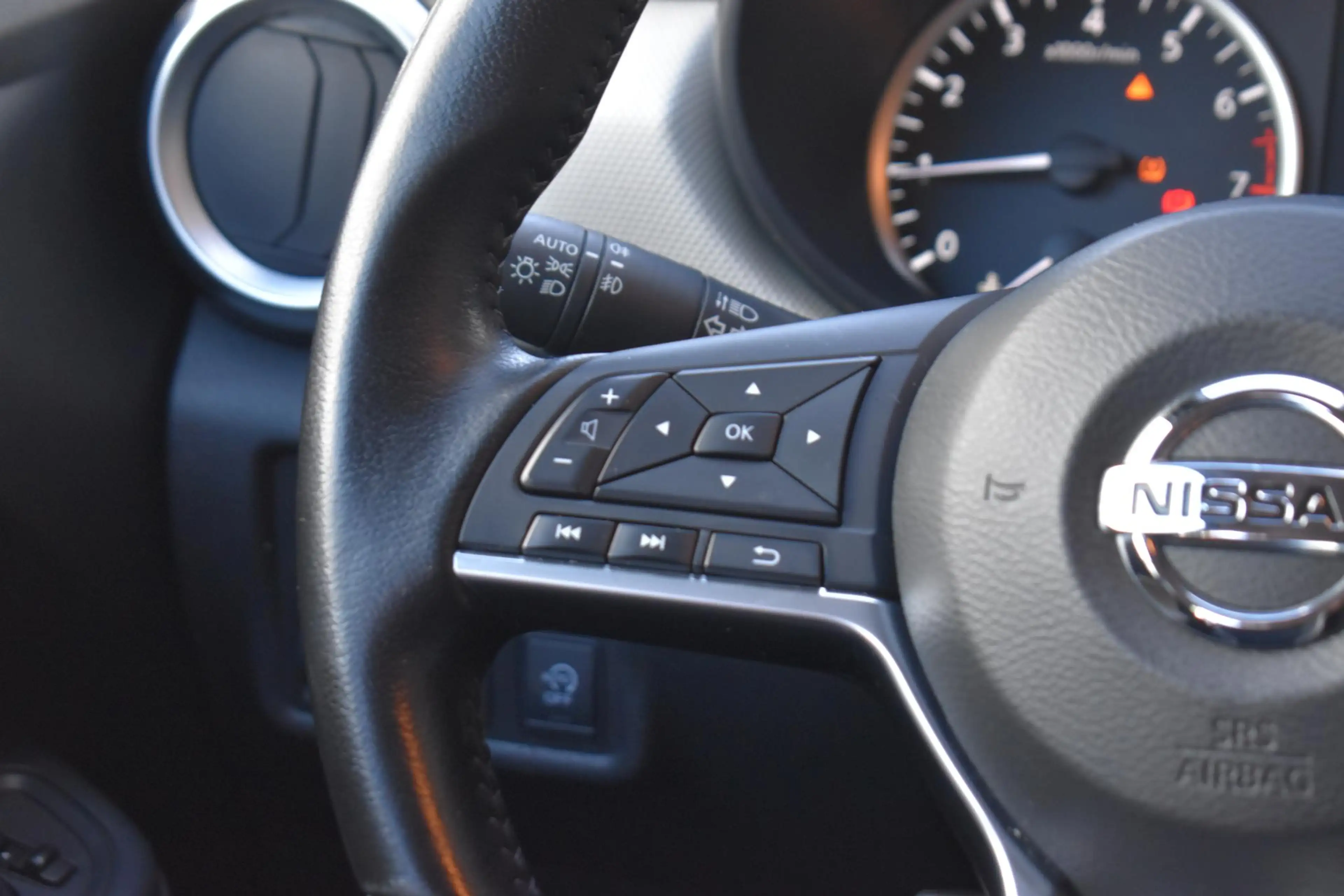 Nissan Micra 0.9 IG-T N-Connecta — photo 13