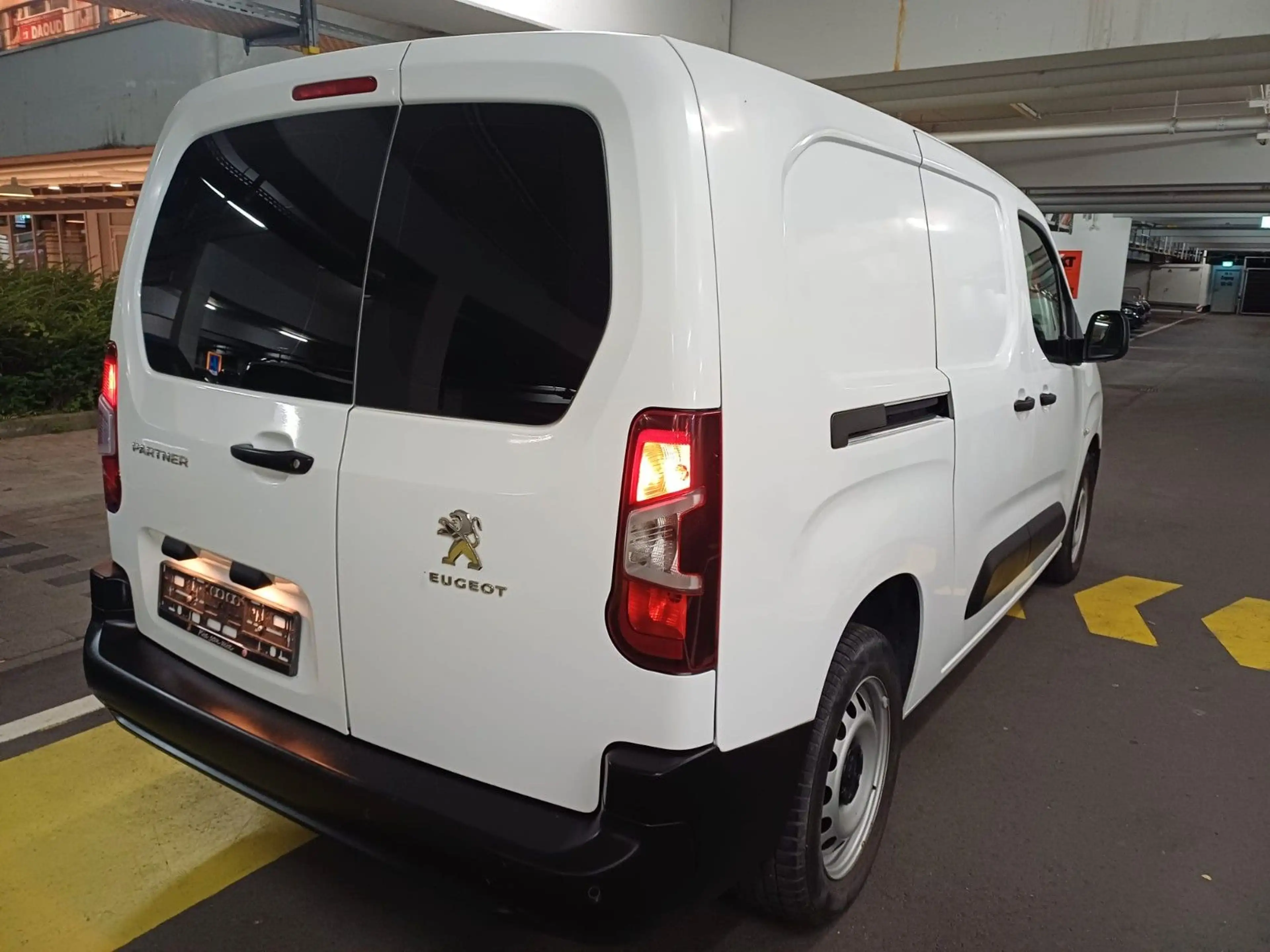 Peugeot Partner Premium L2 — photo 12