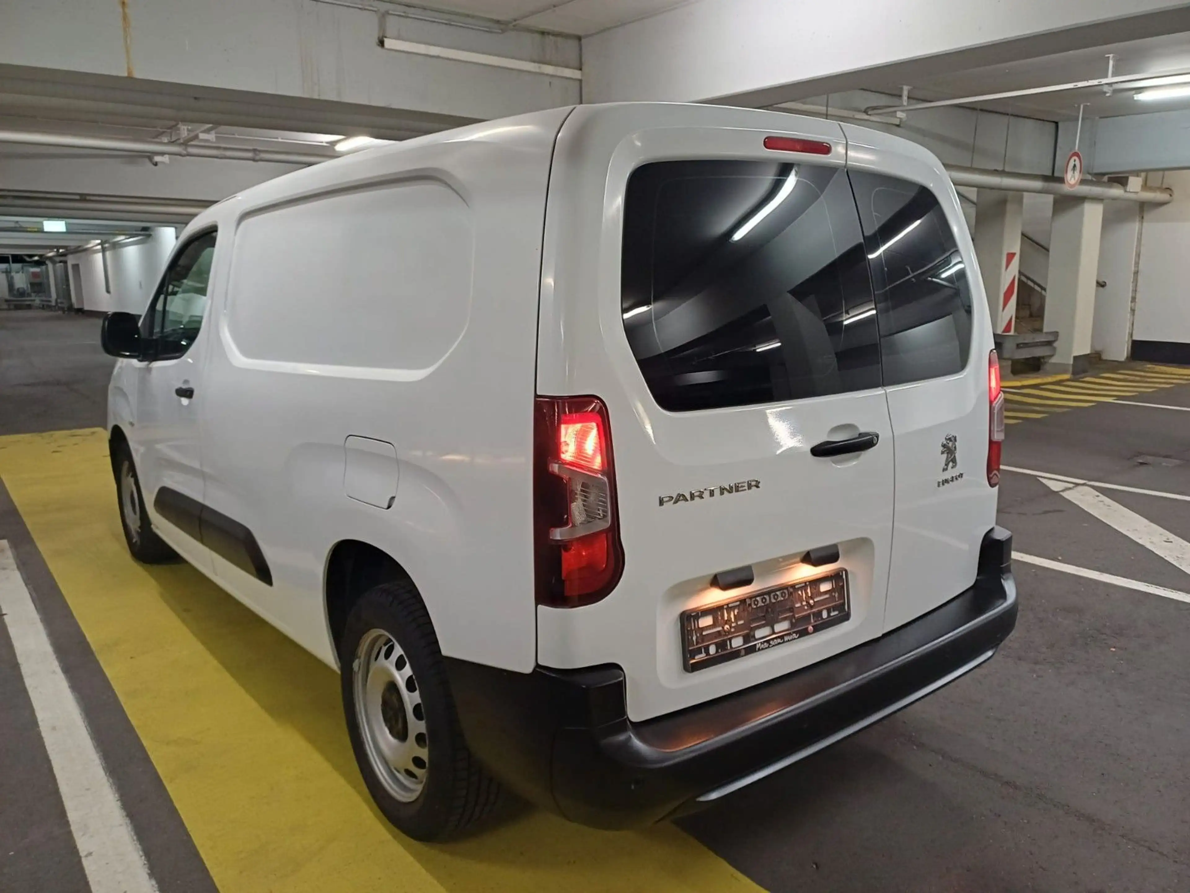 Peugeot Partner Premium L2 — photo 14