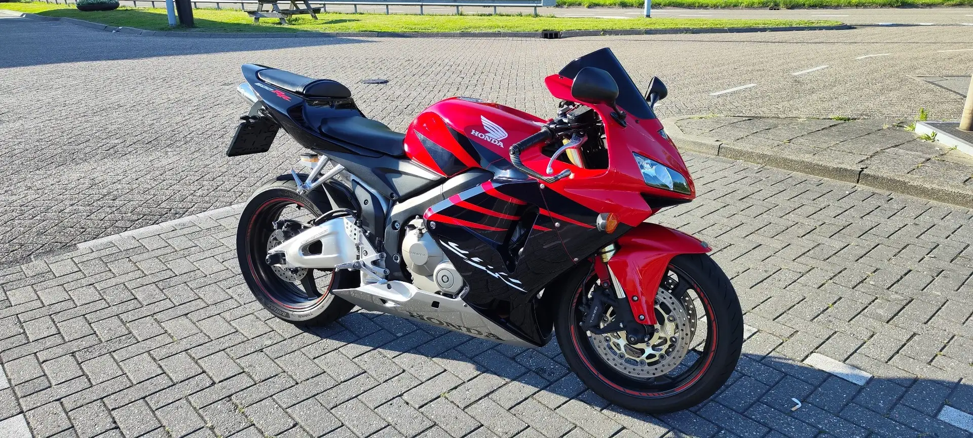 Honda CBR 600 RR Rouge - 1