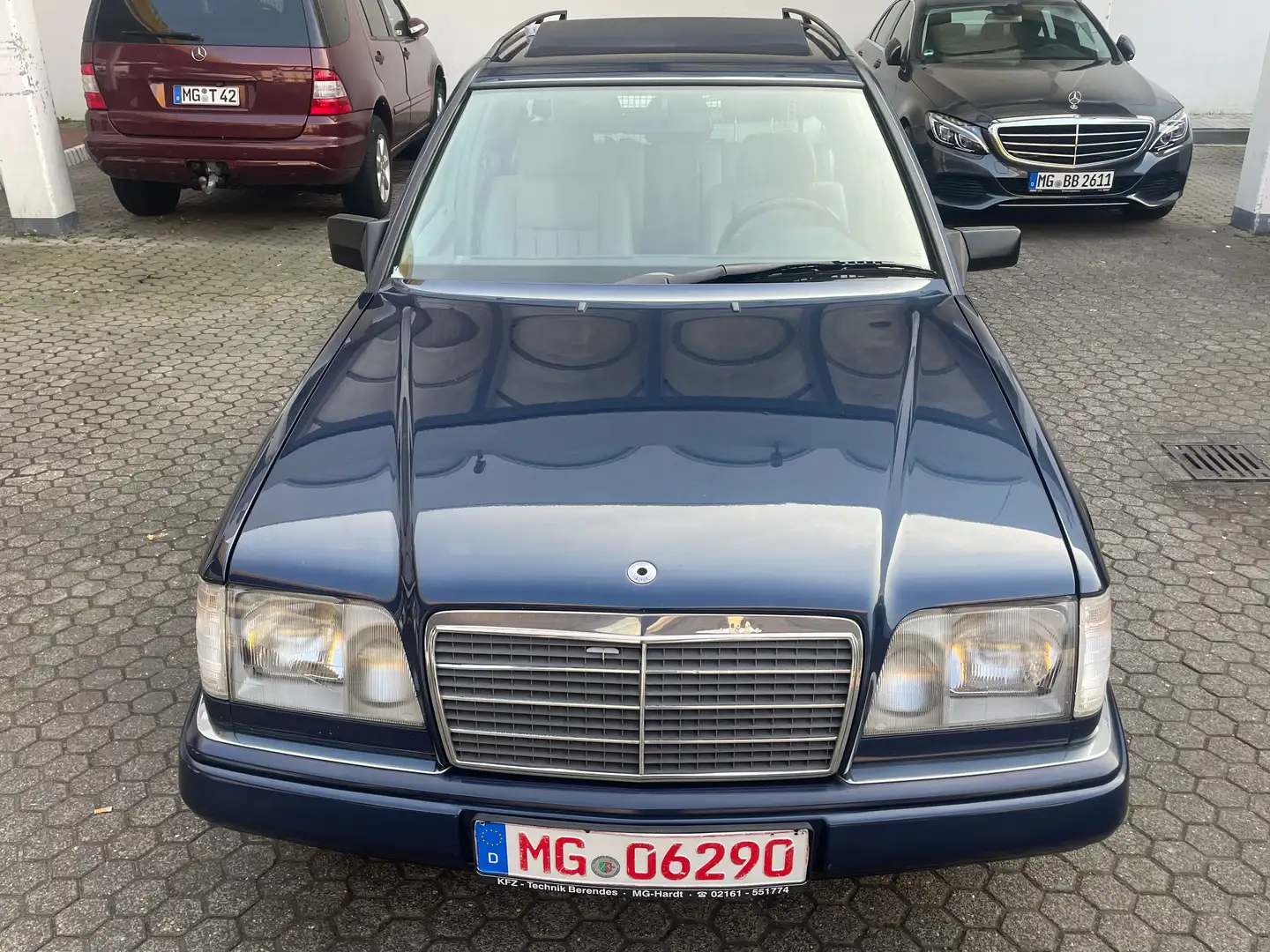 Mercedes-Benz E 250 T D Automat.SSD. 1 Hand .DPF. Blau - 2