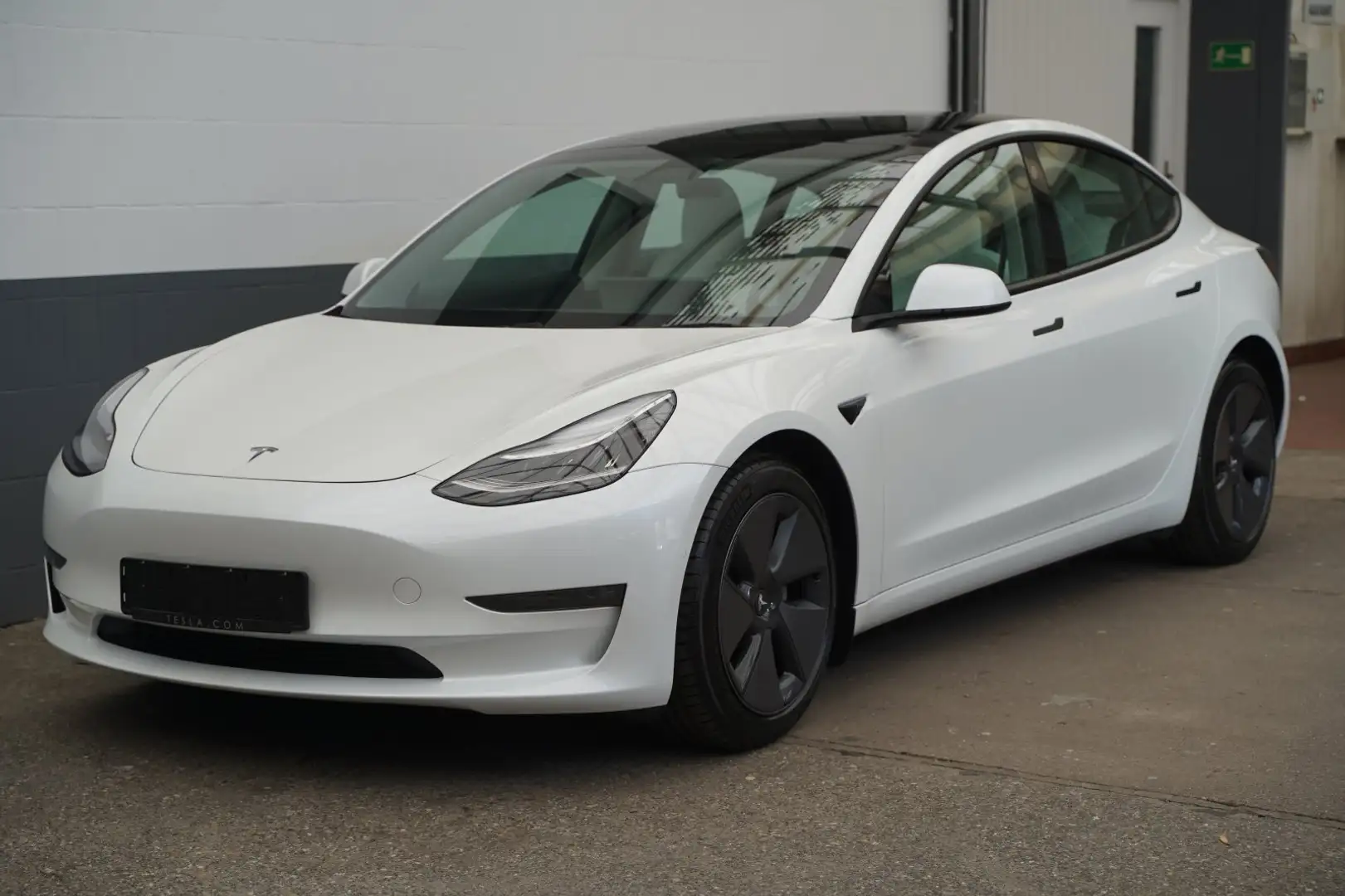 Tesla Model 3 Standard Range + *innen weiß*AHK* Wit - 2