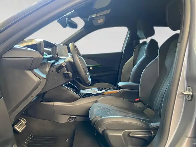 Peugeot E-2008 view 7