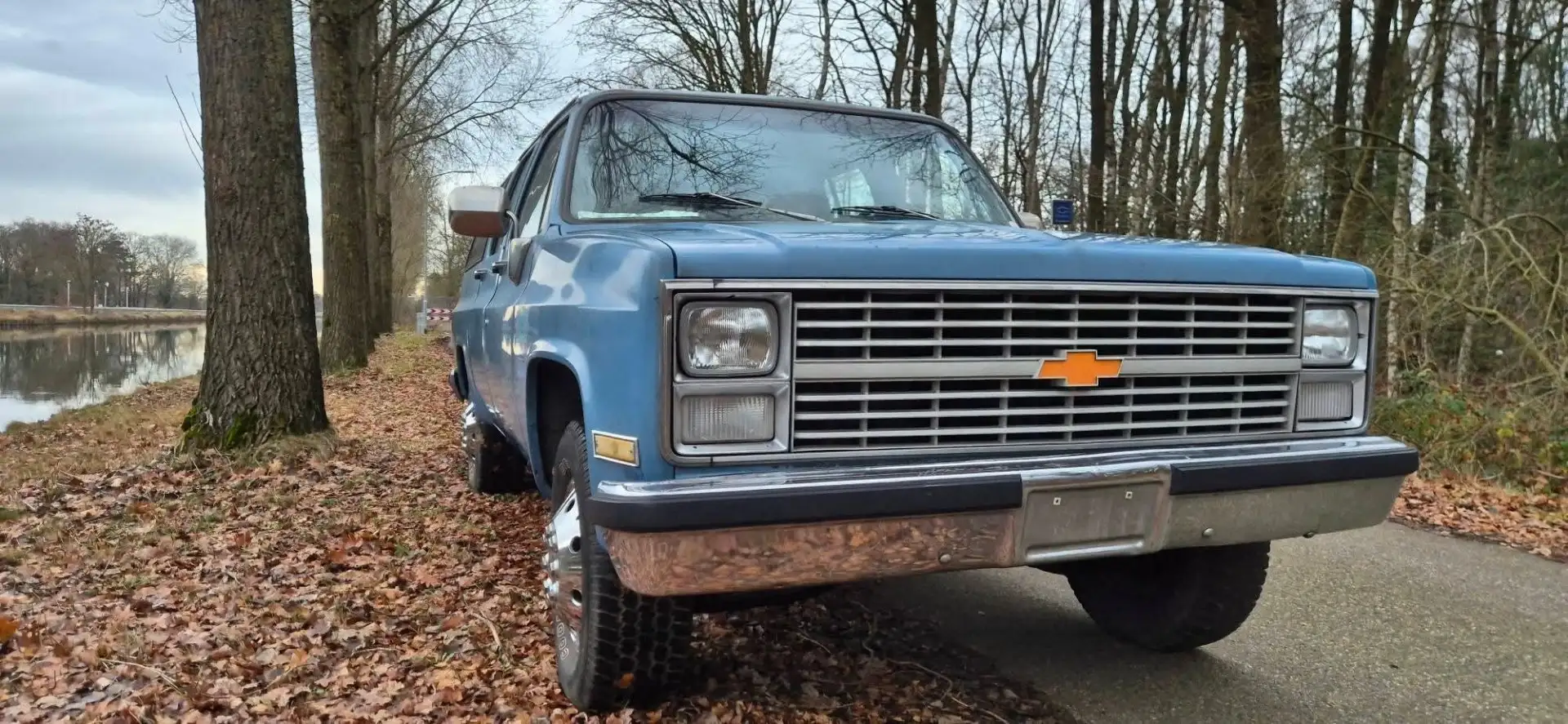 Chevrolet Suburban - 1