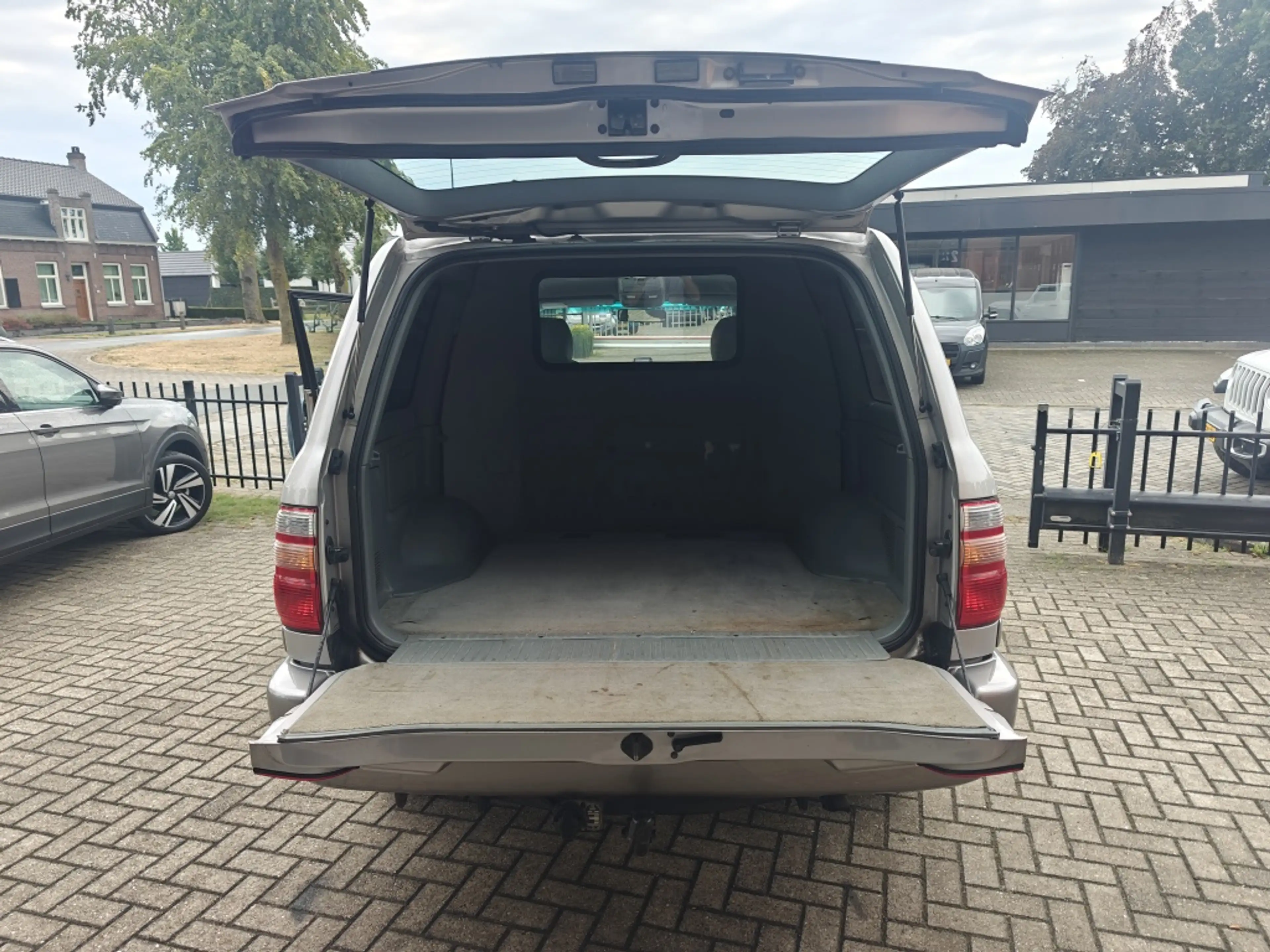 Toyota Land Cruiser LandCruiser 100 4.2TD J10 exclusive — photo 13