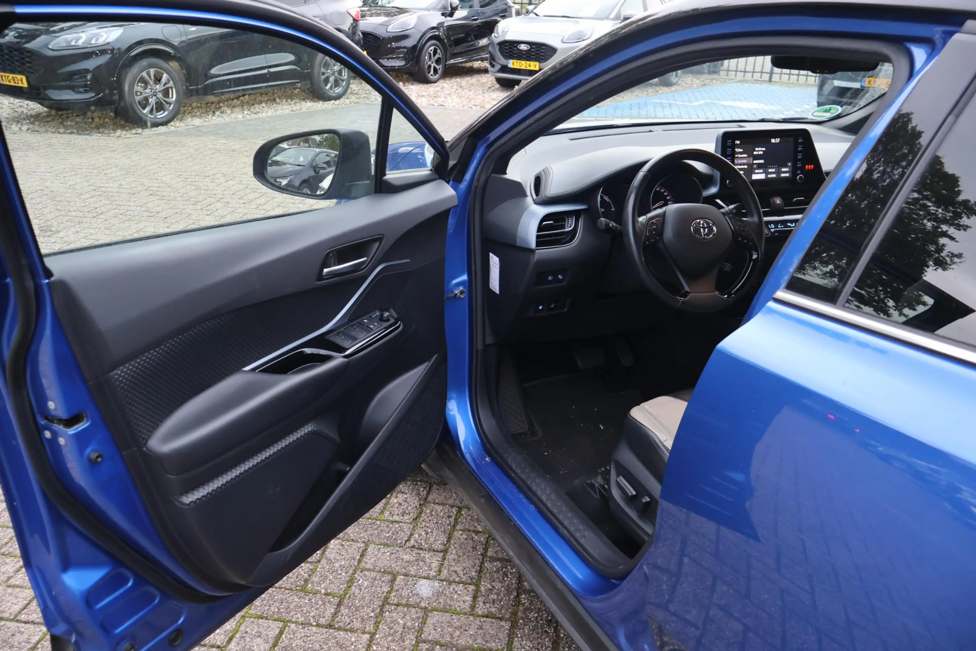 Toyota C-HR 2.0 Hybrid Bi-Tone LED STOEL&STUURVERW DOEDEHOEK D — photo 6