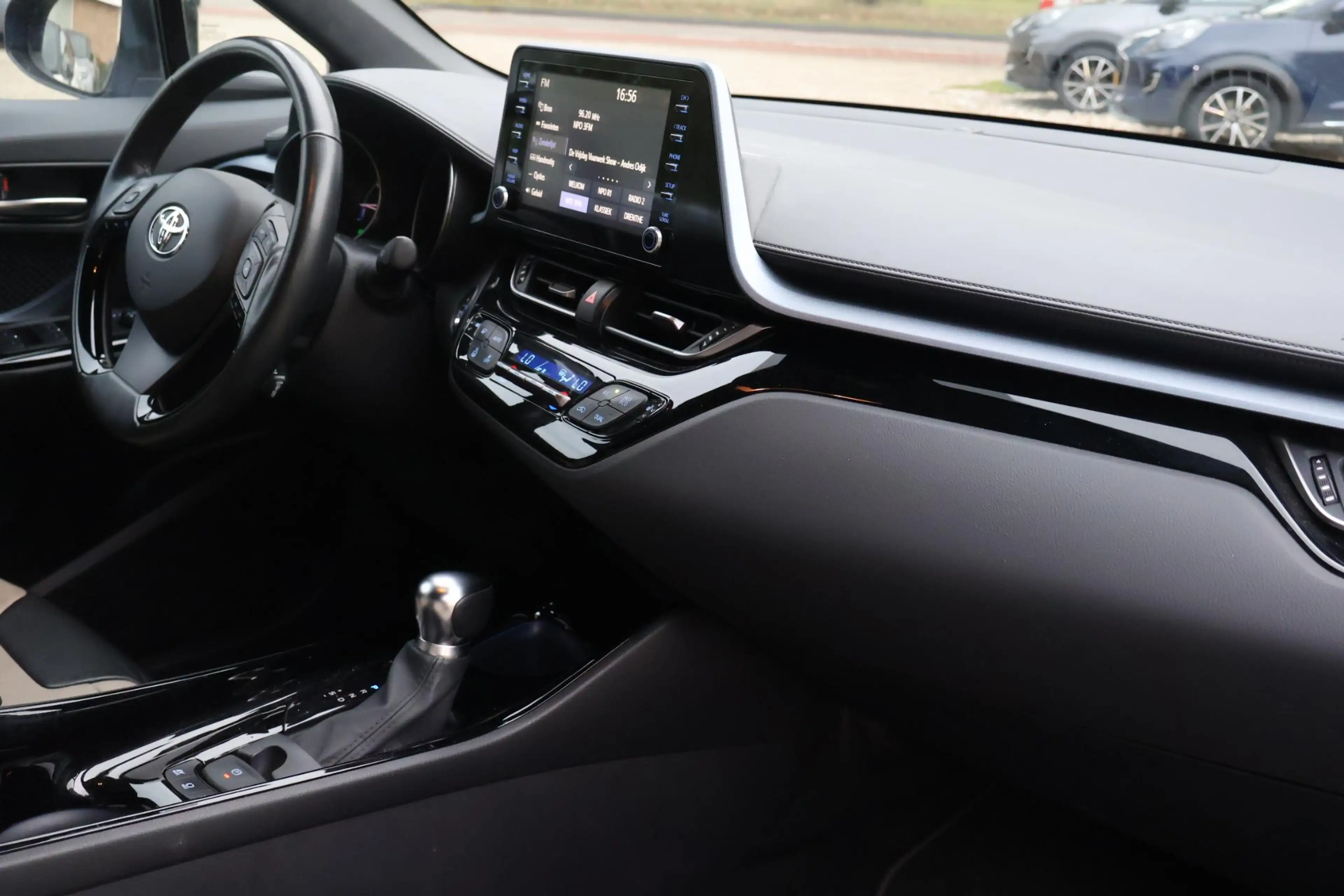 Toyota C-HR 2.0 Hybrid Bi-Tone LED STOEL&STUURVERW DOEDEHOEK D — photo 25