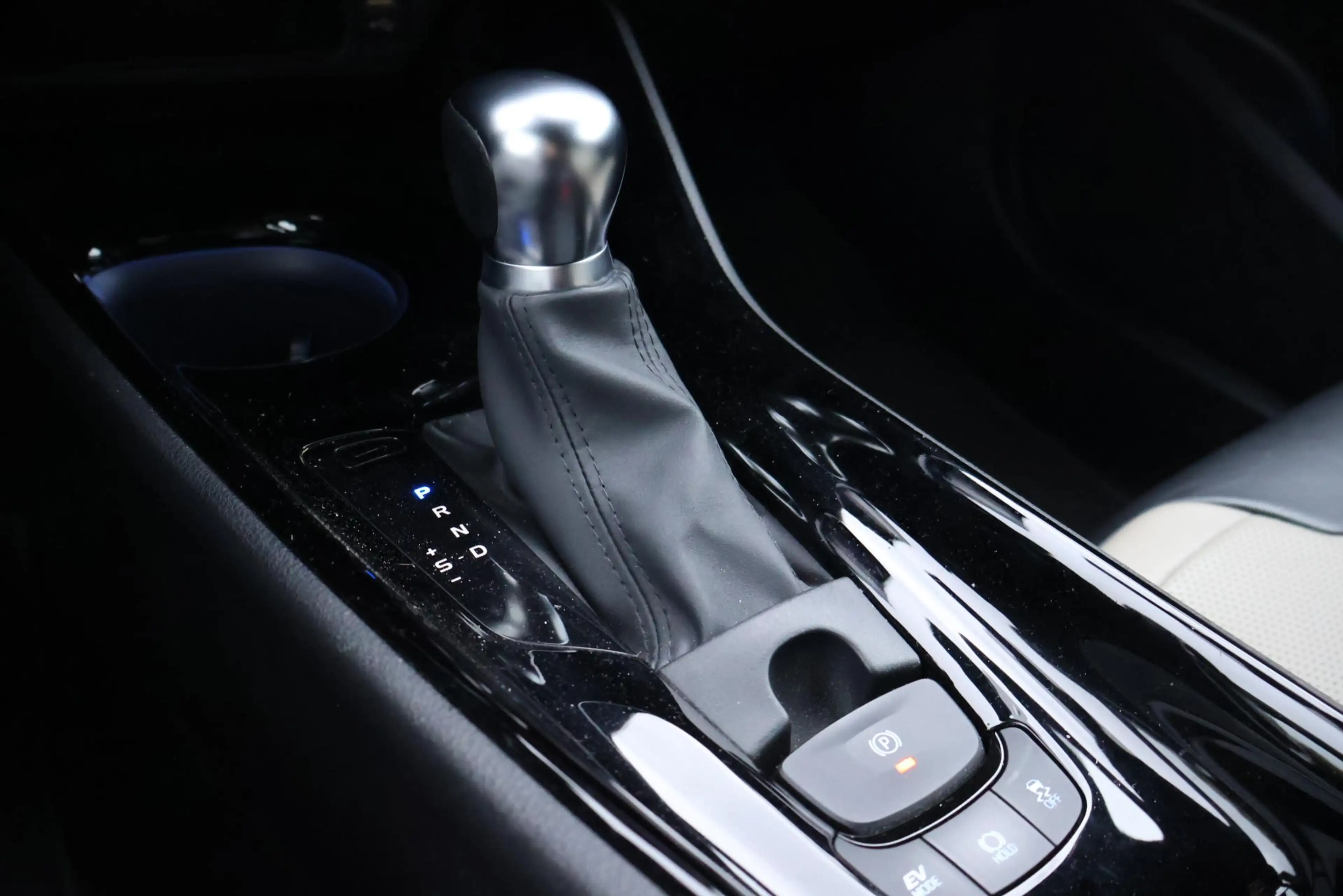 Toyota C-HR 2.0 Hybrid Bi-Tone LED STOEL&STUURVERW DOEDEHOEK D — photo 18