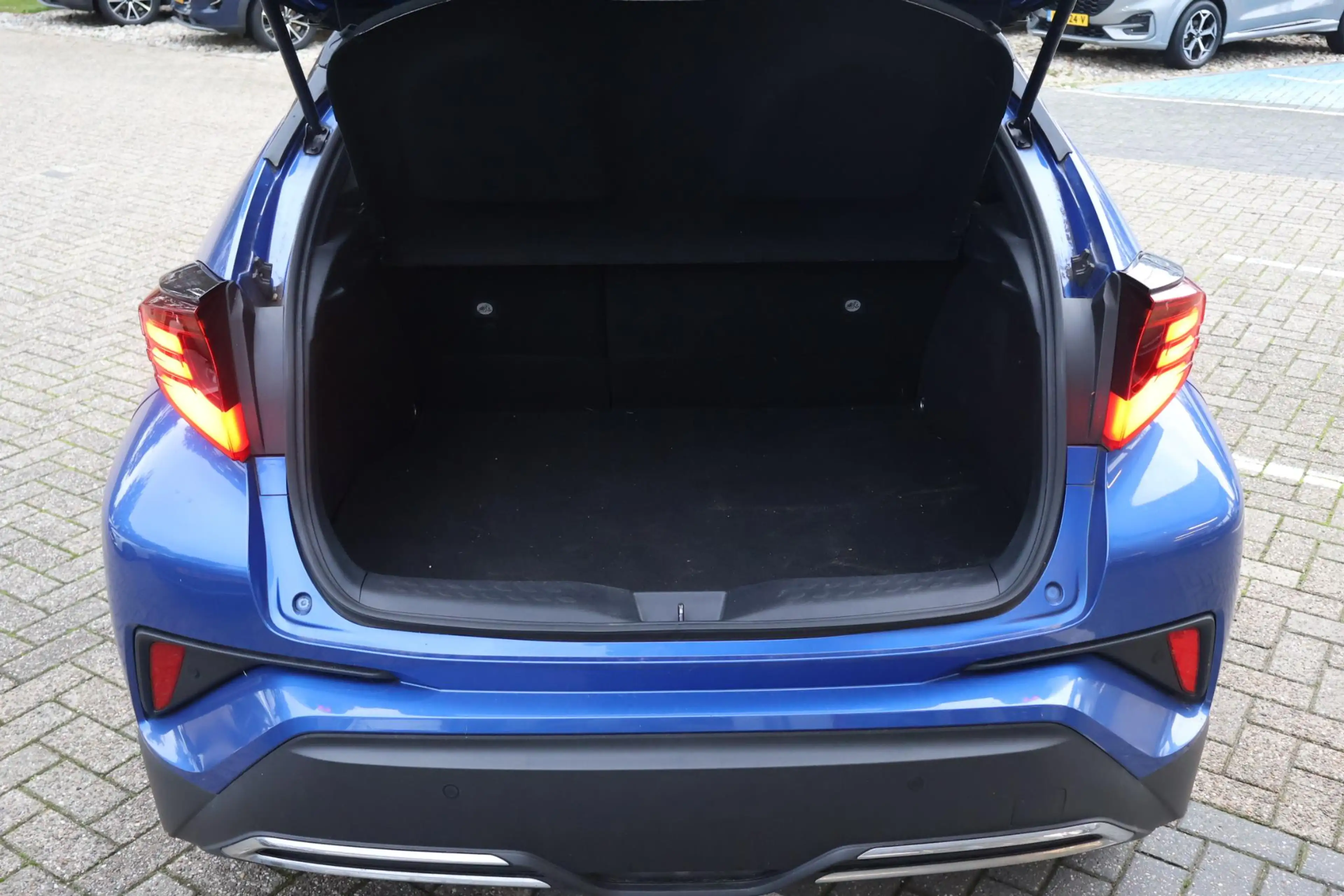 Toyota C-HR 2.0 Hybrid Bi-Tone LED STOEL&STUURVERW DOEDEHOEK D — photo 29