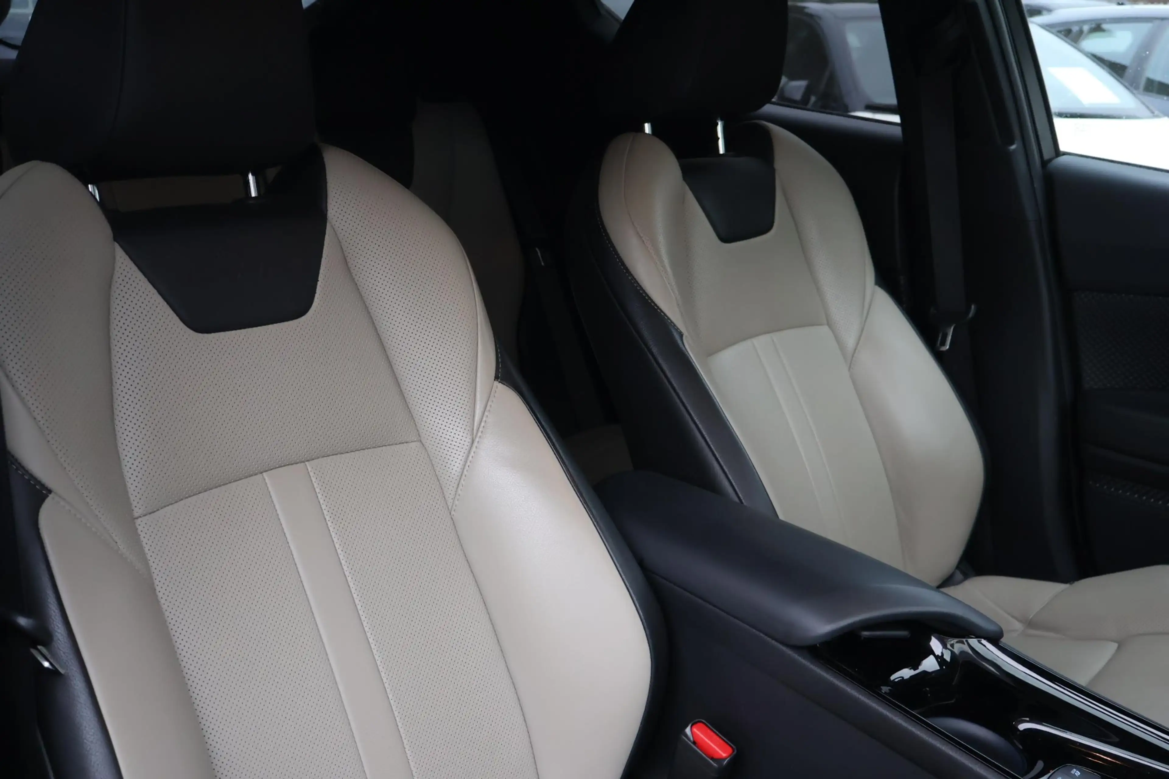Toyota C-HR 2.0 Hybrid Bi-Tone LED STOEL&STUURVERW DOEDEHOEK D — photo 23