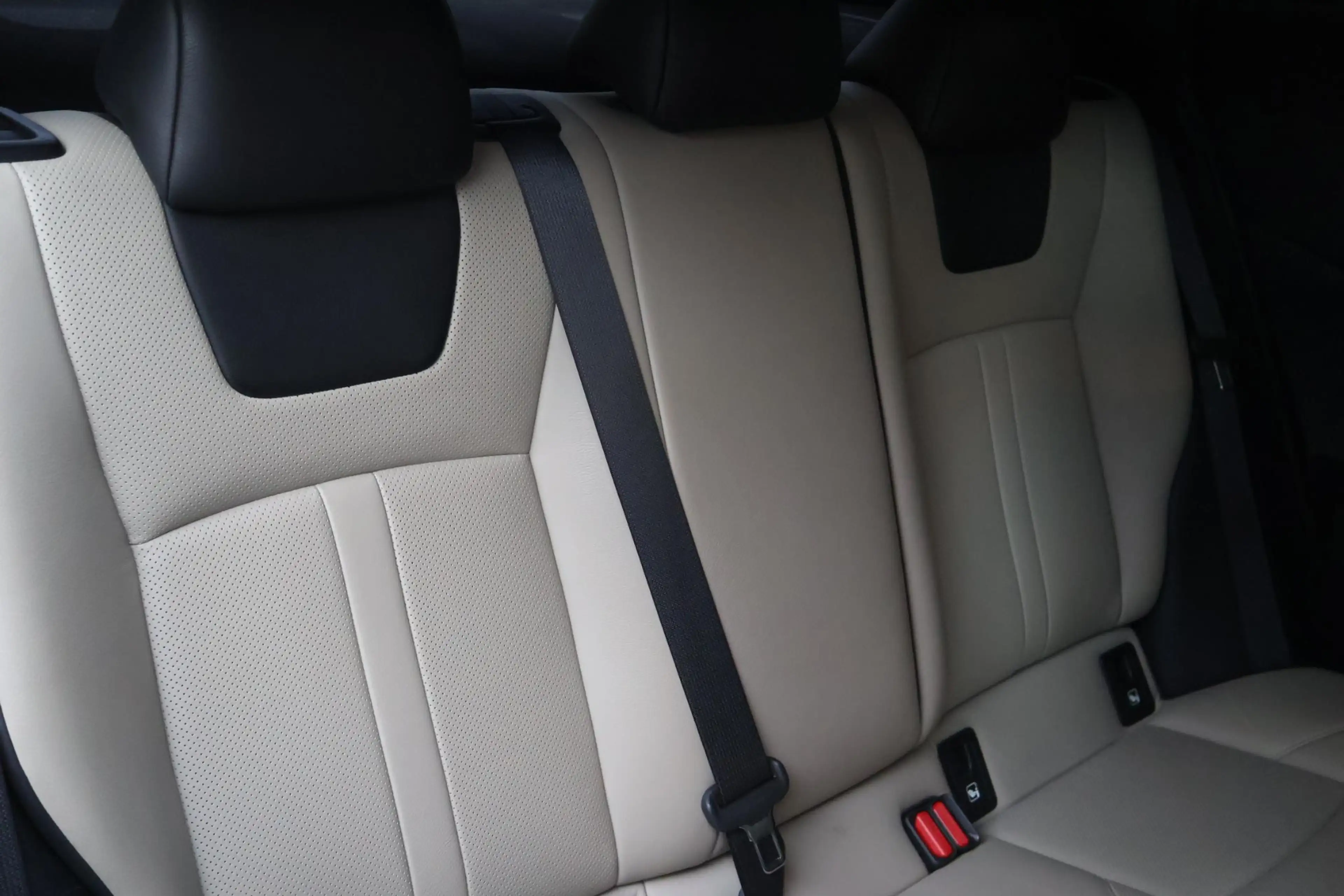Toyota C-HR 2.0 Hybrid Bi-Tone LED STOEL&STUURVERW DOEDEHOEK D — photo 30