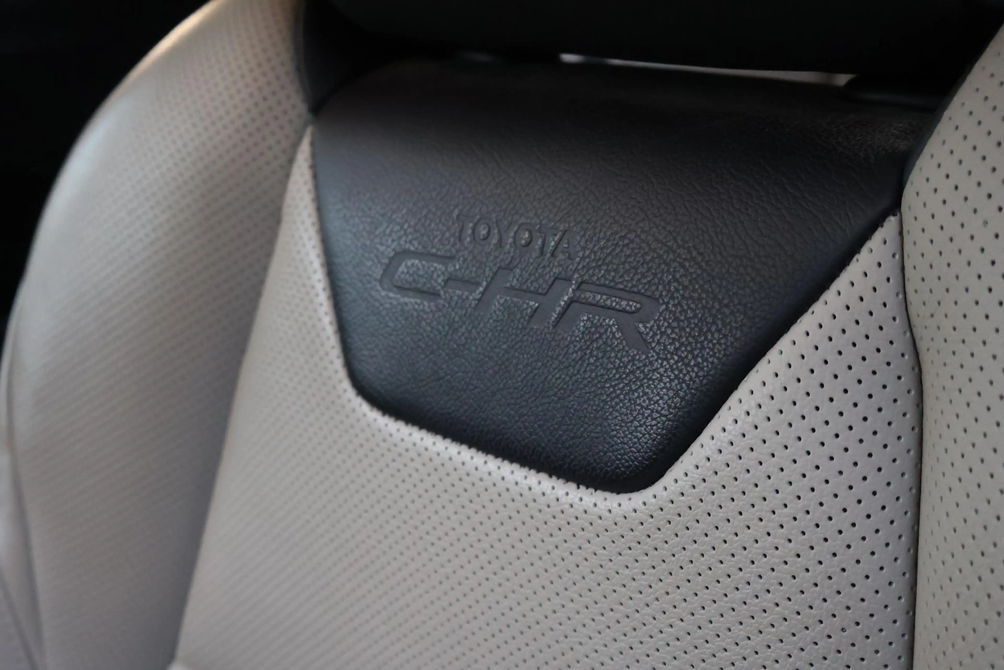 Toyota C-HR 2.0 Hybrid Bi-Tone LED STOEL&STUURVERW DOEDEHOEK D — photo 9