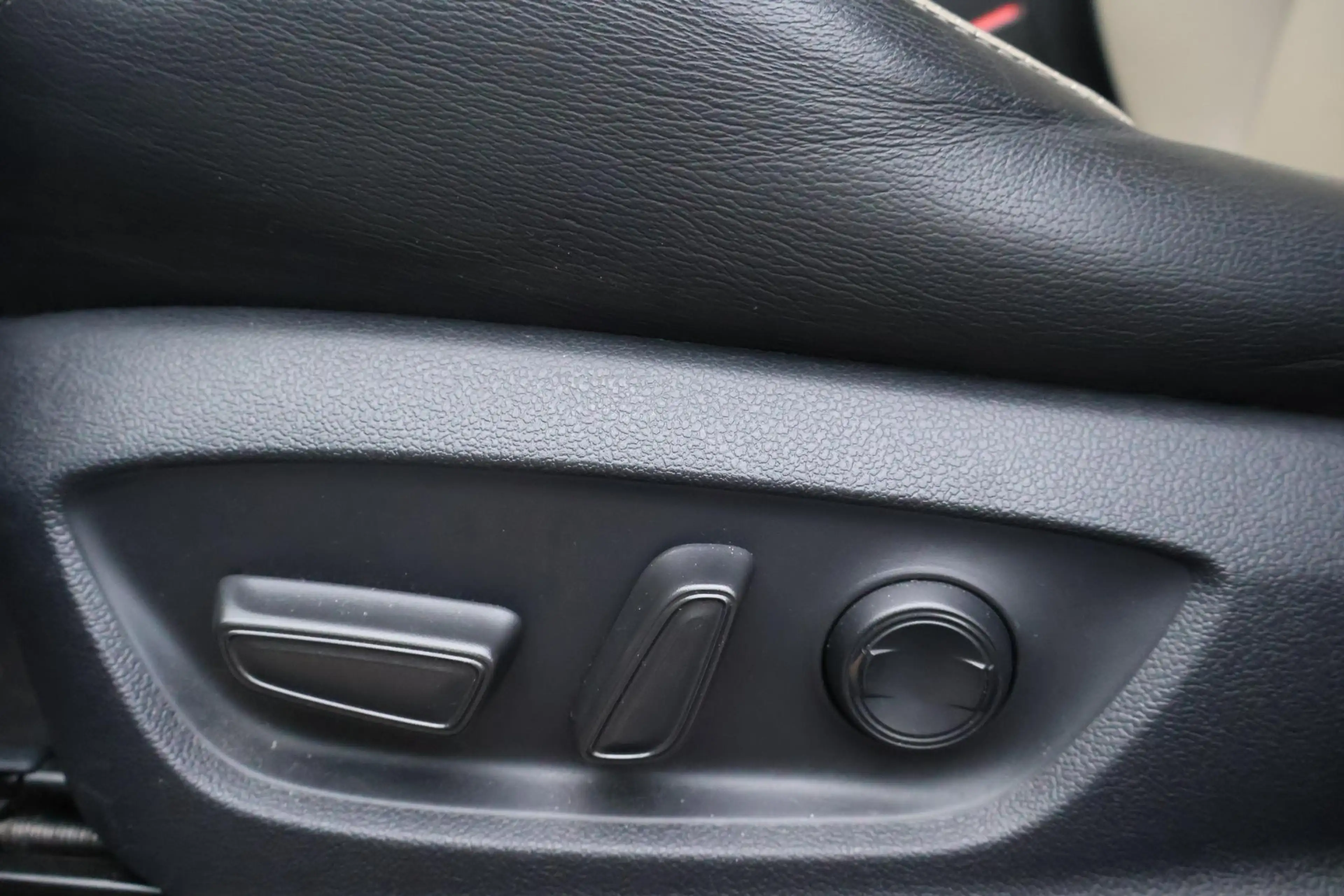 Toyota C-HR 2.0 Hybrid Bi-Tone LED STOEL&STUURVERW DOEDEHOEK D — photo 8