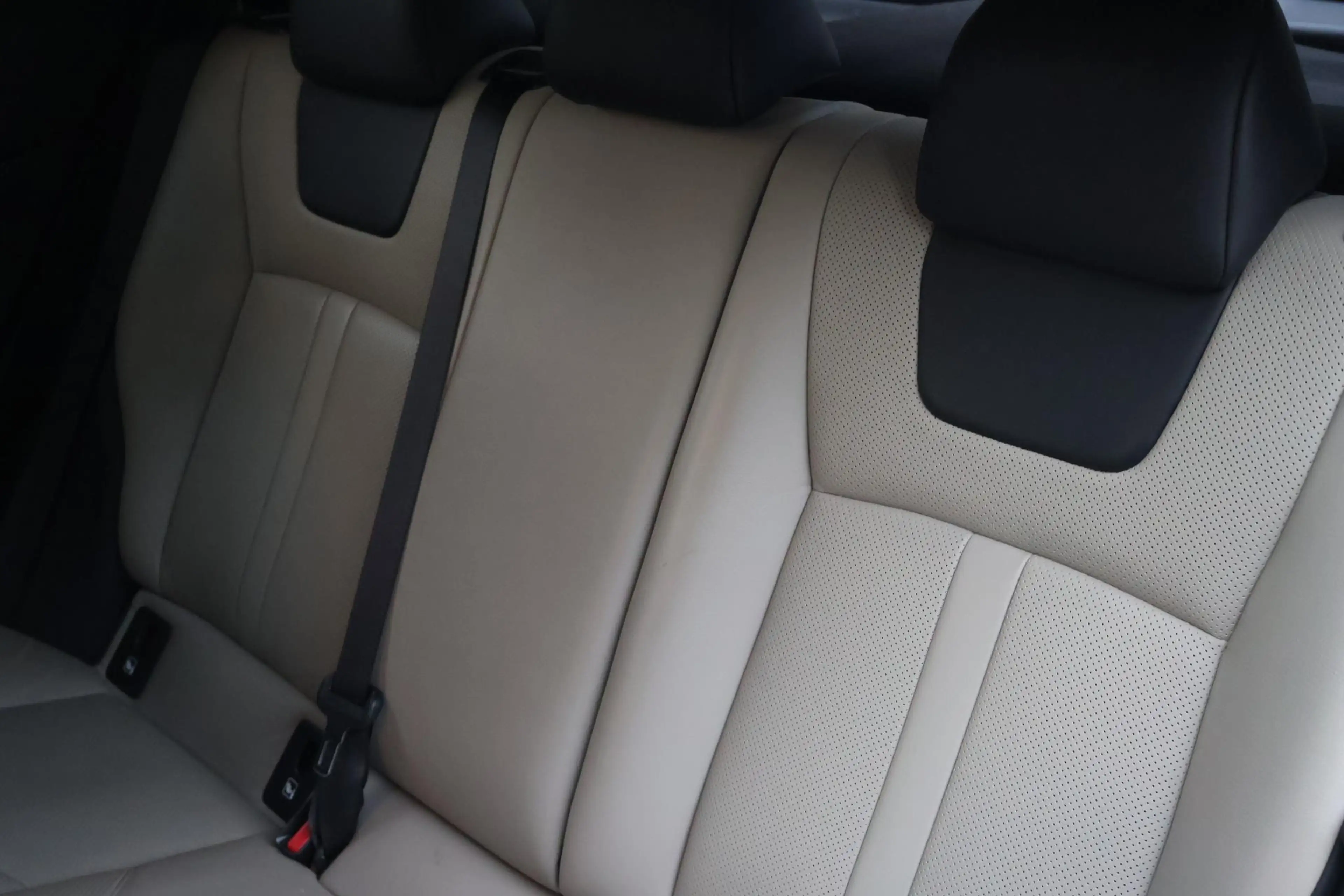 Toyota C-HR 2.0 Hybrid Bi-Tone LED STOEL&STUURVERW DOEDEHOEK D — photo 32
