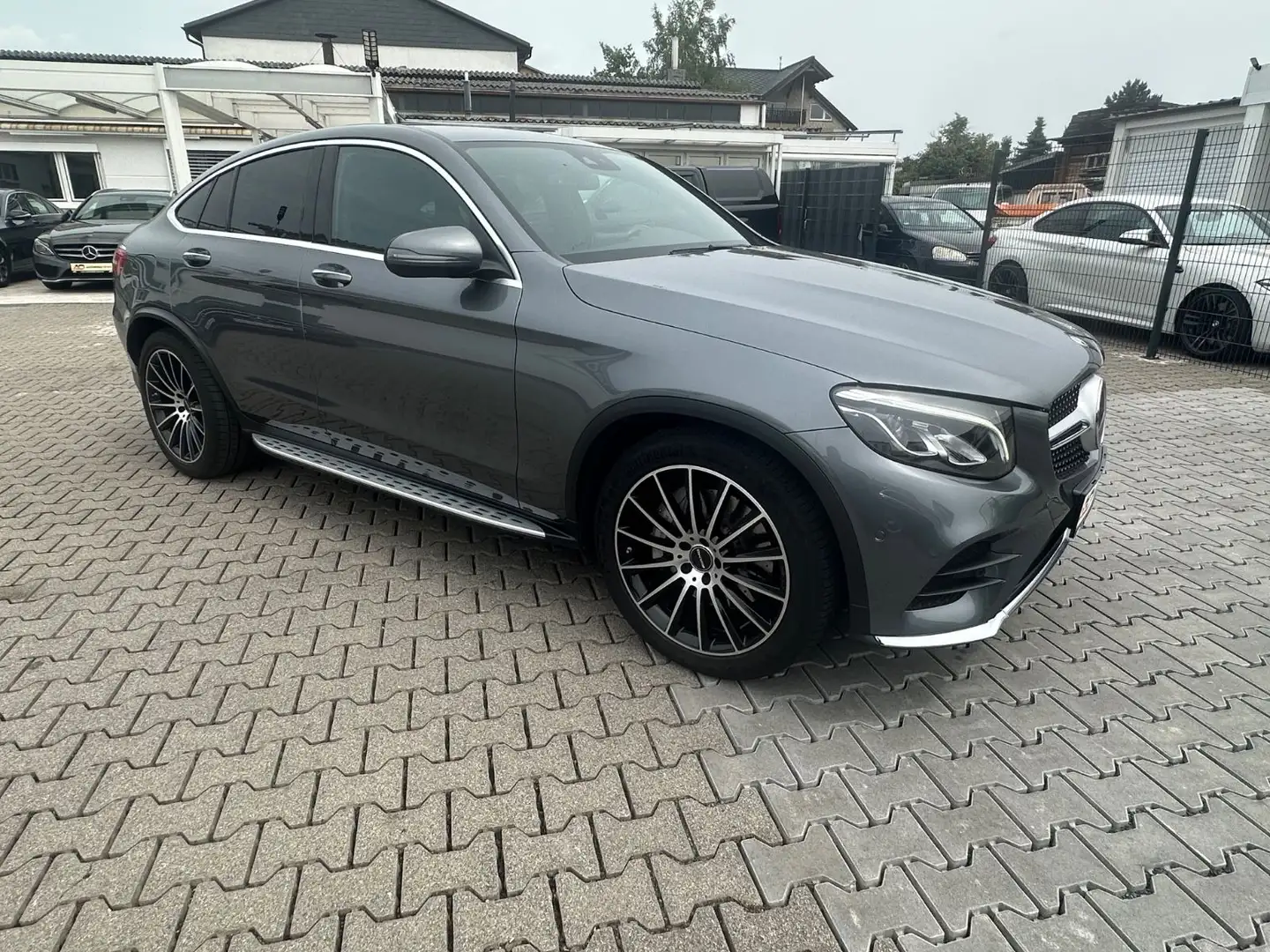 Mercedes-Benz GLC 350 e 4Matic*AMG-LINE*AIRMATIC*DISTRONIC*AHK Gris - 2