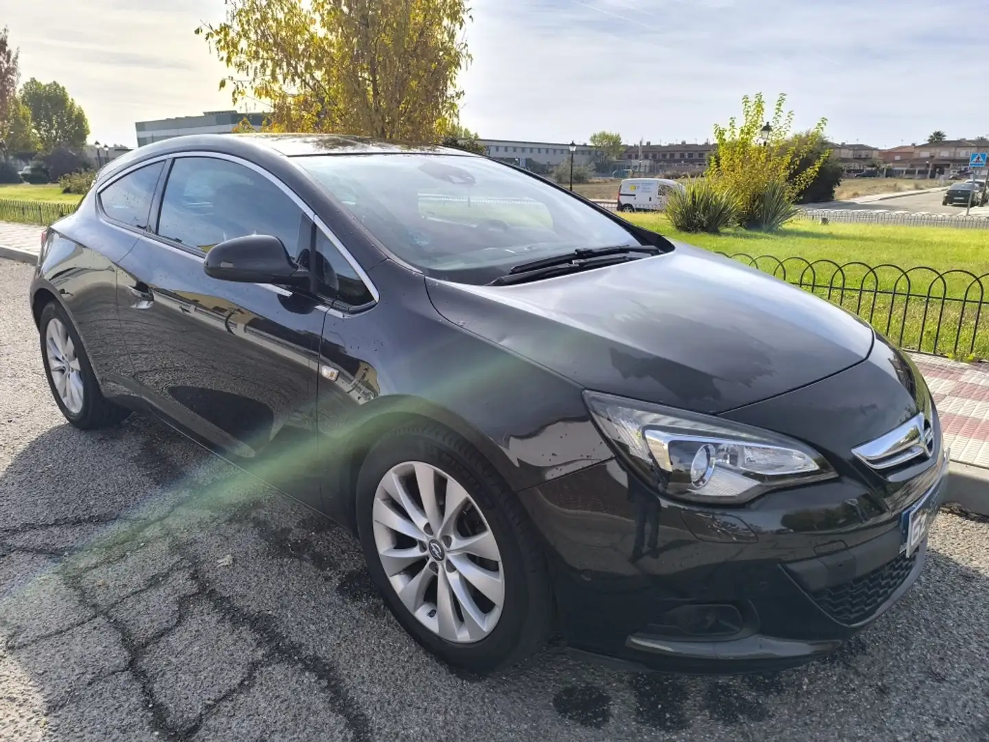 Opel Astra GTC 1.6CDTi S/S Sportive Marrón - 1