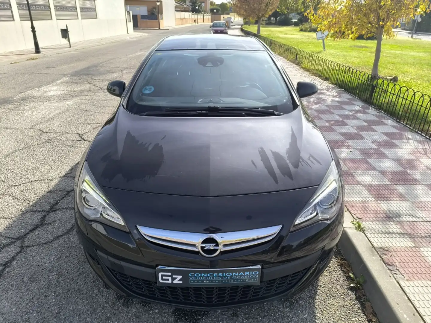 Opel Astra GTC 1.6CDTi S/S Sportive Marrón - 2