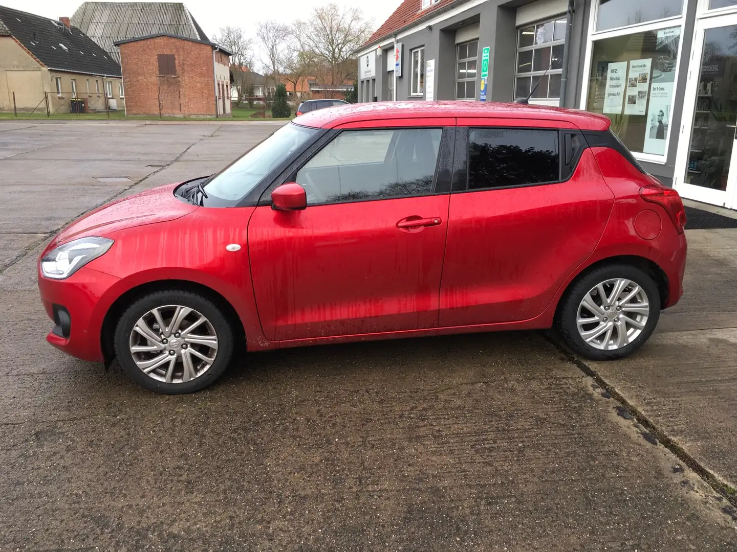 Suzuki Swift 1.2 Dualjet Hybrid CVT Comfort Rosso - 2