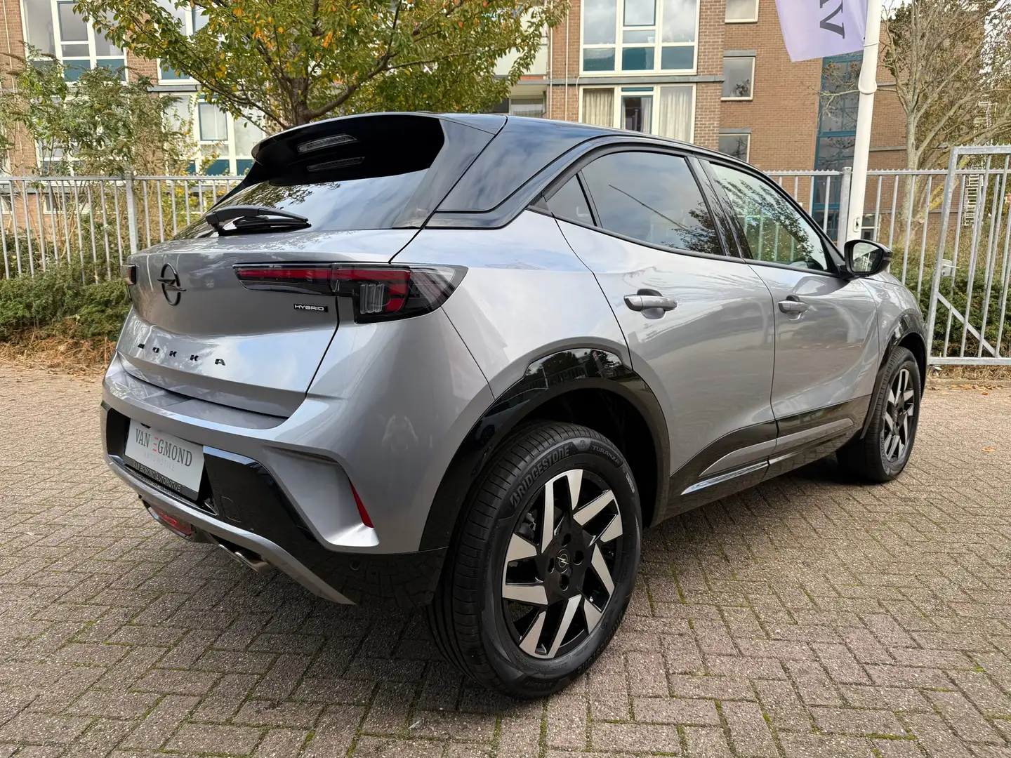 Opel Mokka 1.2 Turbo GS Hybrid Grijs - 2