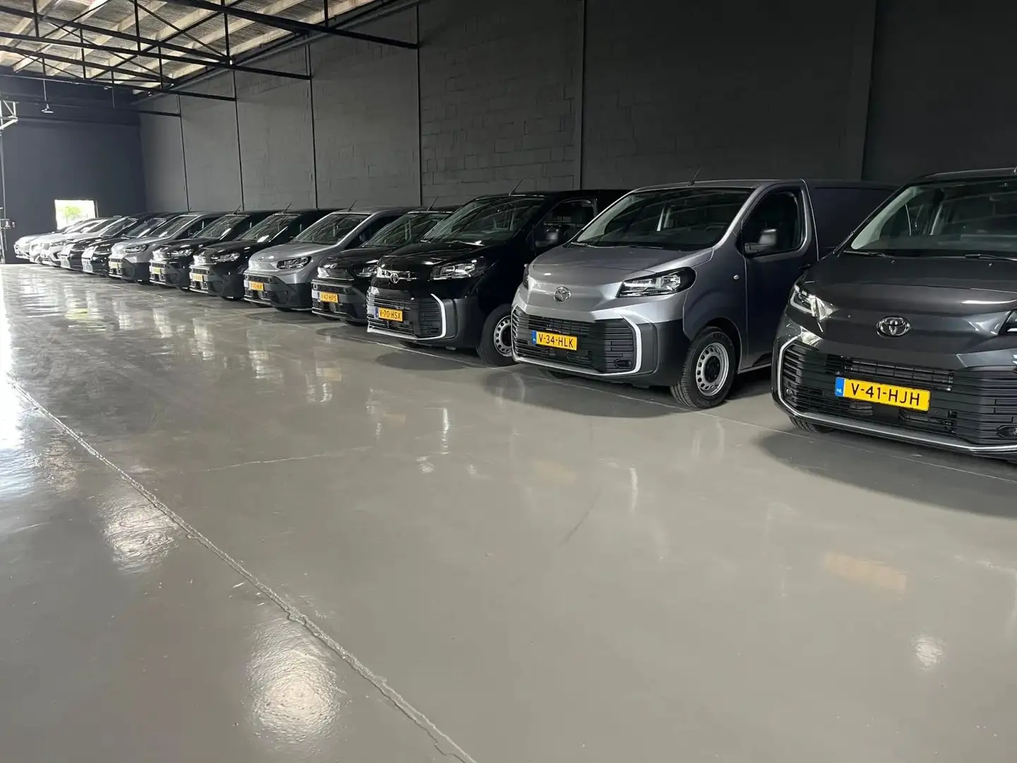 Toyota Proace City Long, 131 PK, 10 jr gar BPM VRIJ , Nieuw Grijs - 2