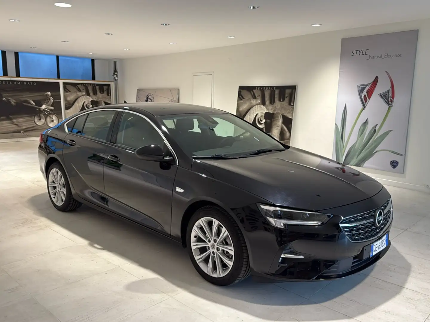 Opel Insignia 2.0 CDTI 174cv auto Grand Sports Navi Fari LED 18 Schwarz - 2