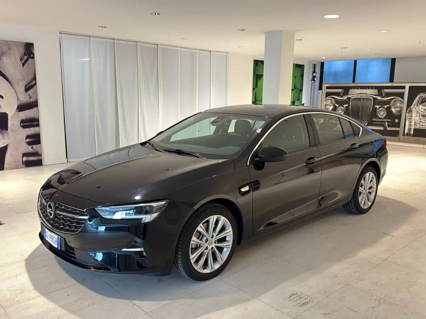 Opel Insignia 2.0 CDTI 174cv auto Grand Sports Navi Fari LED 18 Schwarz - 1