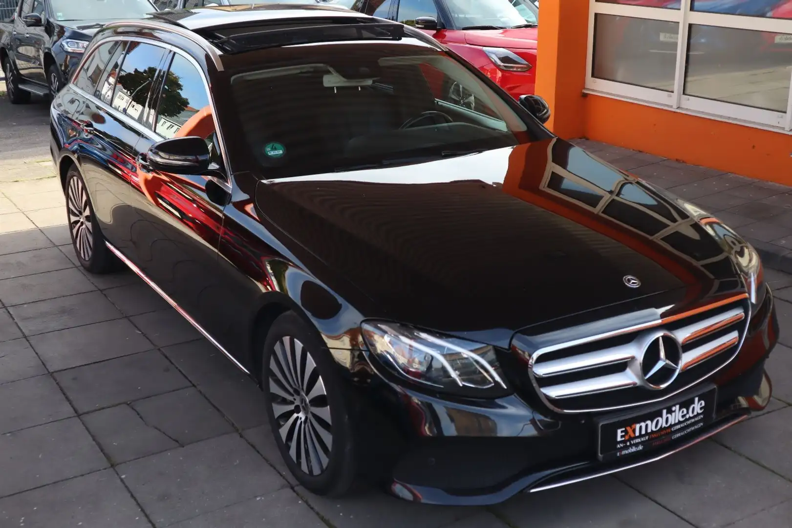 Mercedes-Benz E 350 E350 4-MATIC* PANO* KAMERA* KEYLESS* AHK* LEDER* Noir - 2