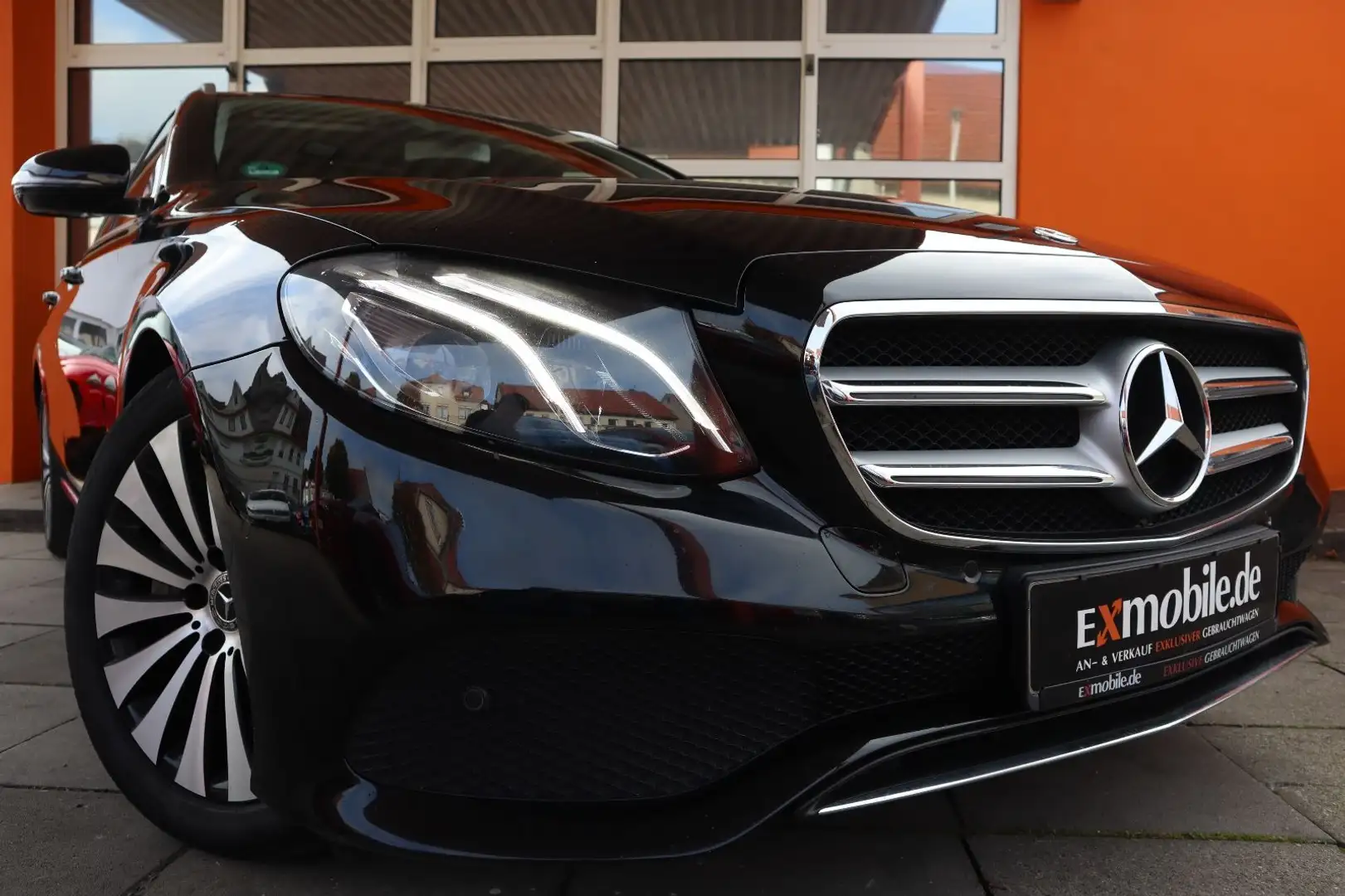 Mercedes-Benz E 350 E350 4-MATIC* PANO* KAMERA* KEYLESS* AHK* LEDER* Noir - 1