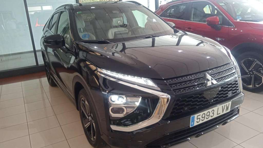 Mitsubishi Eclipse Cross PHEV Kaiteki + 4WD - foto 1