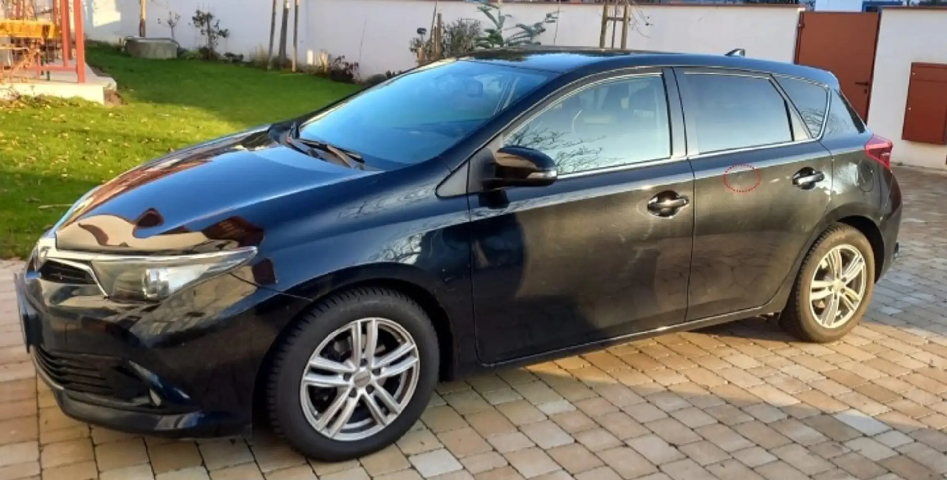 Toyota Auris Auris 1,4 D-4D Edition 45 Edition 45 Schwarz - 1