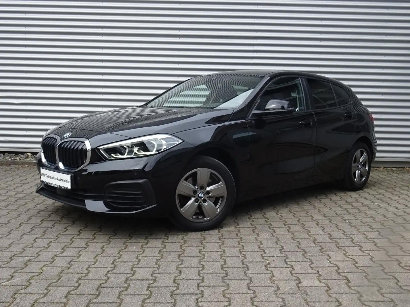 BMW 118 i Lim Advantage LED LM SH CarPlay/Android PDC Zwart - 1