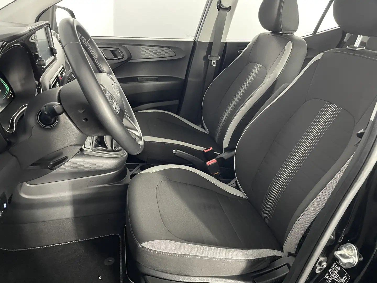 Hyundai i10 1.0 Comfort | Navigatie via Apple Car Play Schwarz - 2