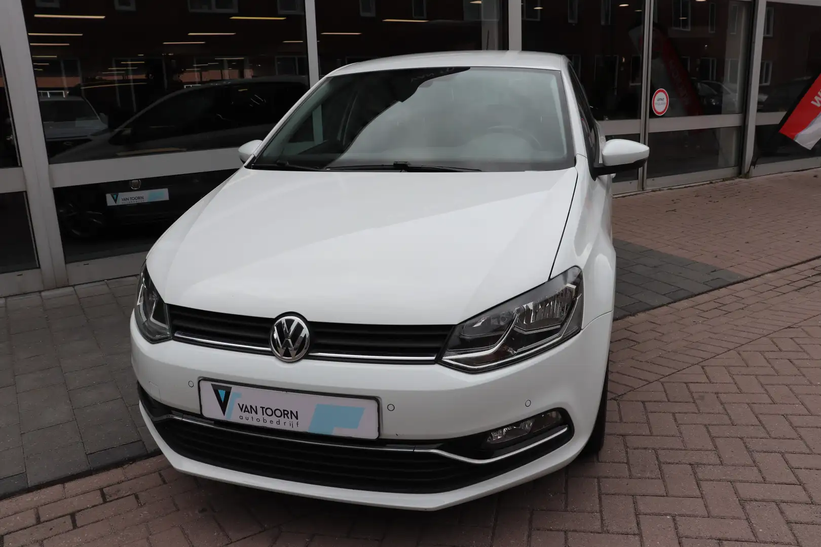 Volkswagen Polo 1.2 TSI Highline . Blanco - 2