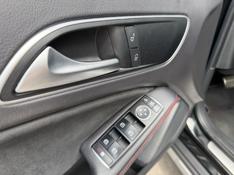 Mercedes-Benz GLA 200 GLA 200 *** PACK AMG *** — photo 8