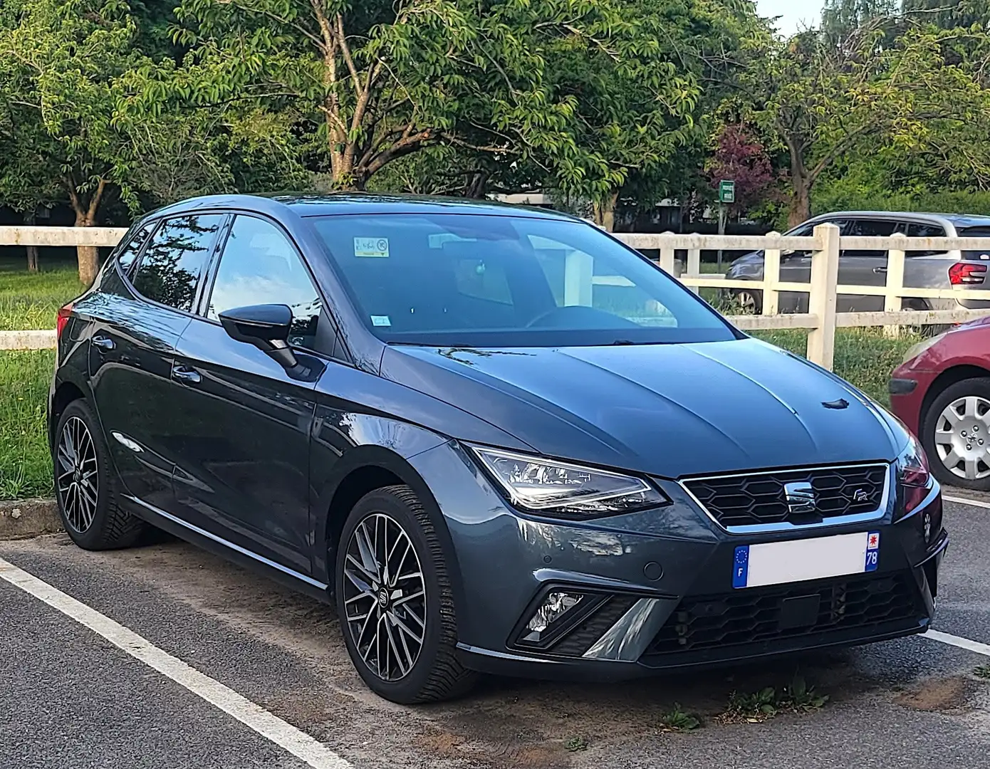 SEAT Ibiza Ibiza 1.0 EcoTSI 115 ch S/S BVM6 FR Gris - 1