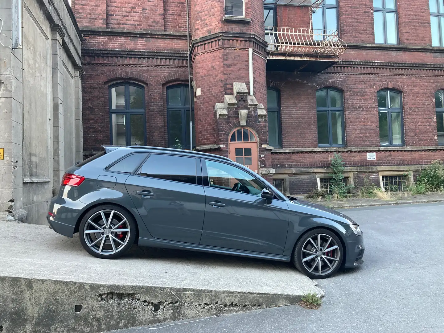 Audi S3 A3 TFSI Sportback S tronic Šedá - 2