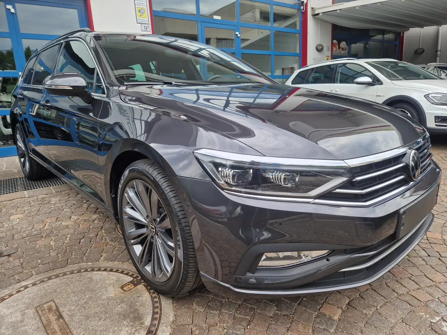 Volkswagen Passat Variant 2.0TDI 200Cv DSG 4Motion Business DigCock Matrix Grigio - 2