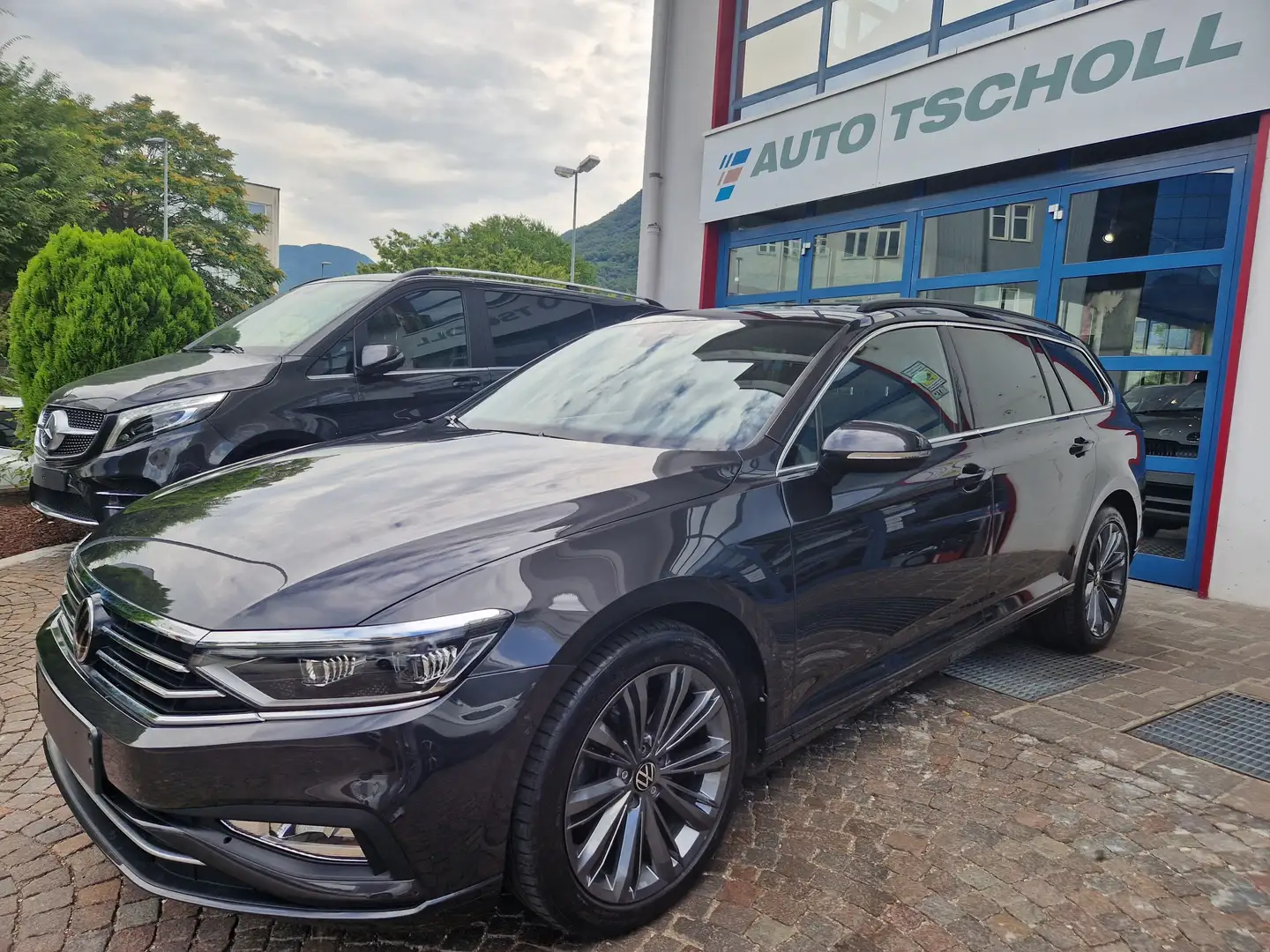 Volkswagen Passat Variant 2.0TDI 200Cv DSG 4Motion Business DigCock Matrix Grau - 1