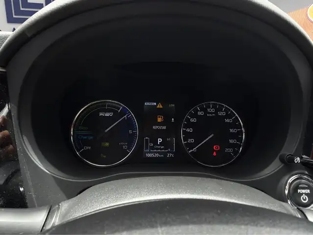 Mitsubishi Outlander view 12